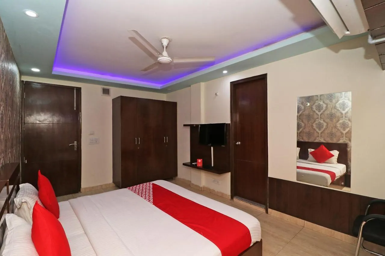 Oyo 14587 The Crown Hotel Gurgaon