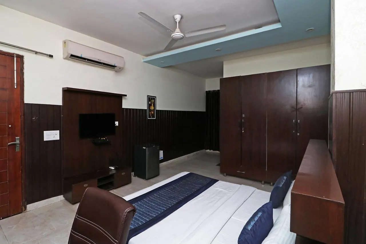 Oyo 14587 The Crown Hotel Gurgaon