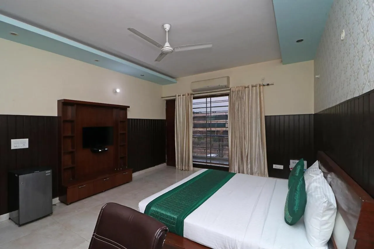 Oyo 14587 The Crown India