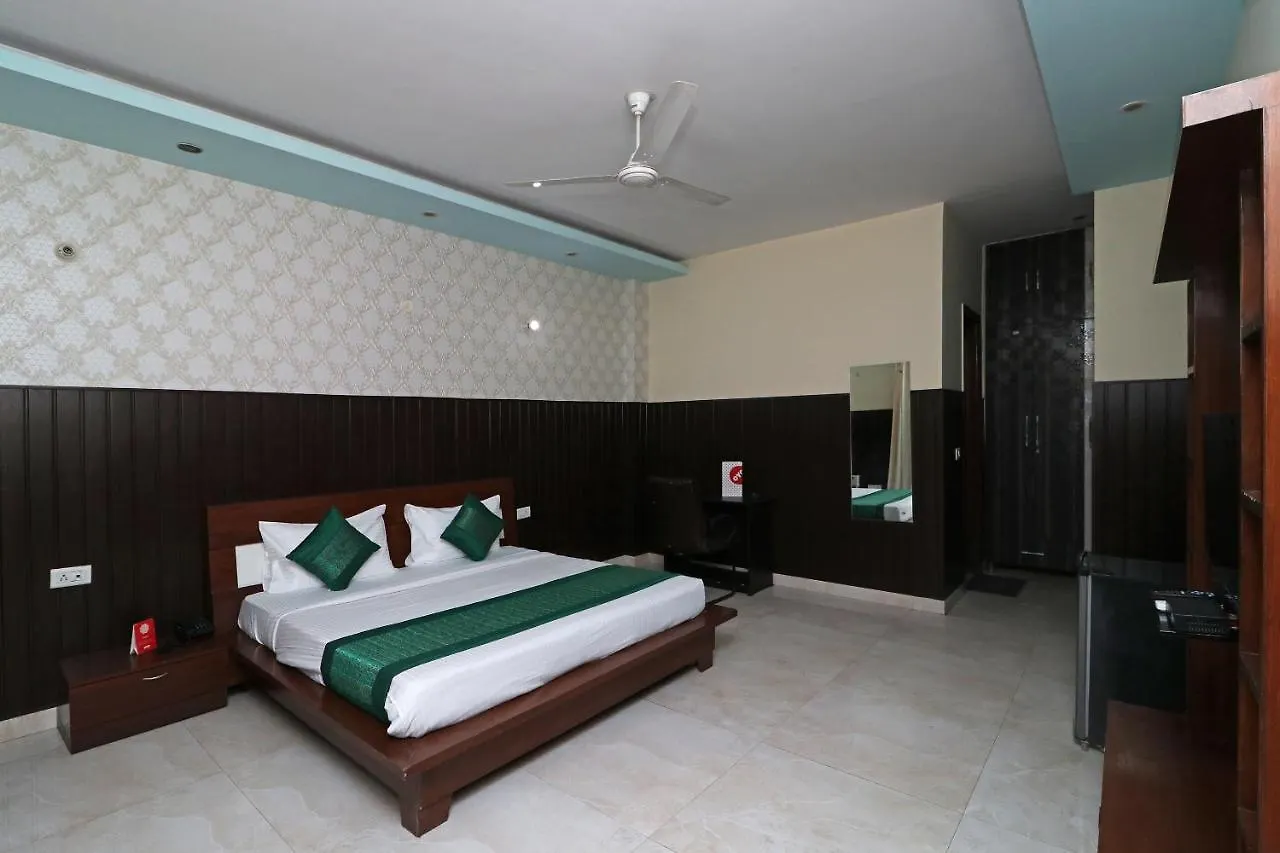Oyo 14587 The Crown Hotel Gurgaon